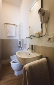 Camera Matrimoniale/Doppia con Letti Singoli con Bagno Privato