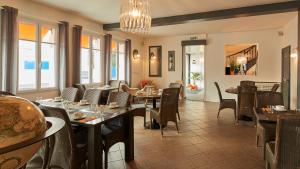 Hotels Logis Hotel La Chaize : photos des chambres