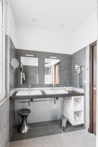Hotels Hotel Le Saint Paul : photos des chambres