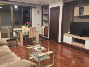 Apartamentos Azafranal-PARKING GRATIS-