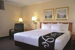 King Room - Non-Smoking room in La Quinta by Wyndham Tampa Fairgrounds - Casino