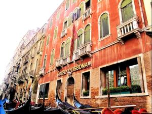 Hotel Lisbona hotel, 
Venice, Italy.
The photo picture quality can be
variable. We apologize if the
quality is of an unacceptable
level.