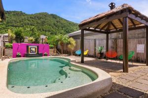 Private Large Cairns Family Home, Rainforest Views