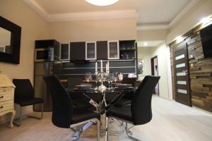 Center of the Center,The Rumbach Delux