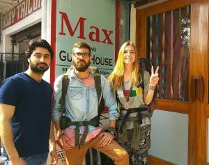Max Guest House - Kagarol