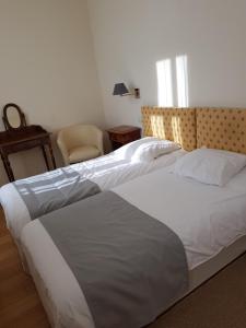 Hotels LOGIS - Chateau de la Motte - Hotel & Restaurant : photos des chambres