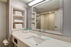 Holiday Inn Express & Suites Oshawa Downtown - Toronto Area by IHG