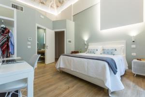 Deluxe Double Room with Balcony room in Bellaroto Suite