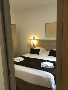 Hotels Hotel Le Biarritz - Vichy : photos des chambres