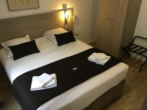 Hotels Hotel Le Biarritz - Vichy : photos des chambres