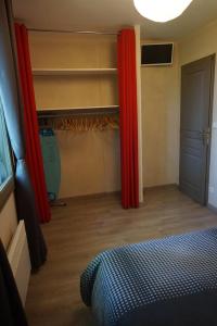 Maisons de vacances Gite agreable et tout equipe La Rochelle : photos des chambres