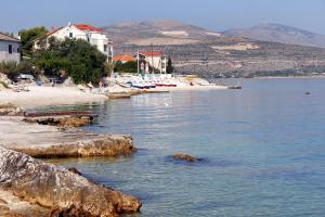 Apartments by the sea Arbanija, Ciovo - 13298