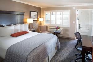 King Room - Non-Smoking room in Best Western Plus Humboldt Bay Inn