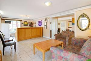 Knights Inn - Park Villa Motel, Midland