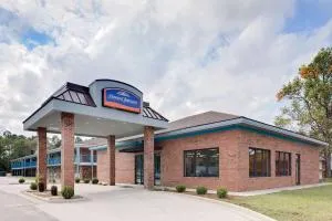 Howard Johnson by Wyndham Florence - McBee