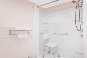 Regency Inn & Suites-Hamilton Place