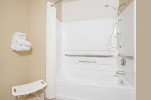 Super 8 by Wyndham Knoxville