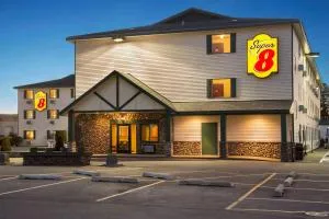 Super 8 by Wyndham Coeur d'Alene - Kellogg