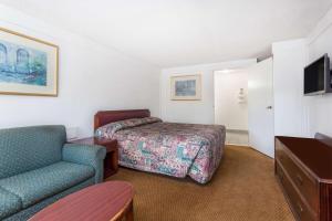 Knights Inn - Columbia