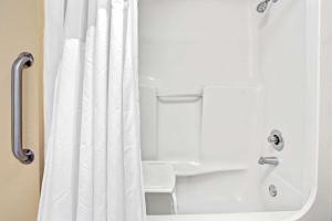 Super 8 by Wyndham KissimmeeMaingateOrlando Area