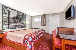 Super 8 by Wyndham North Bergen NJNYC Area