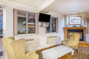 Super 8 by Wyndham West MiddlesexSharon Area