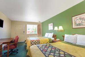 Super 8 by Wyndham DurhamUniversity Area NC