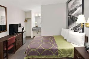 Super 8 by Wyndham Kamloops East