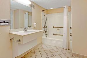King Room with Bathtub - Mobility Accessible room in Travelodge by Wyndham North Richland Hills/Dallas/Ft Worth