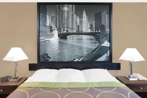 Super 8 by Wyndham Morton GroveChicago