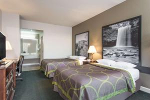 Double Room with Two Double Beds - Smoking room in Super 8 by Wyndham Petersburg