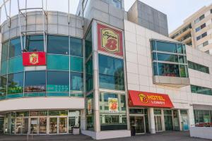 Super 8 by Wyndham Downtown Toronto, Szállodák - Toronto
