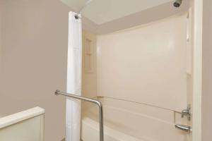 Super 8 by Wyndham Miamisburg Dayton S Area OH