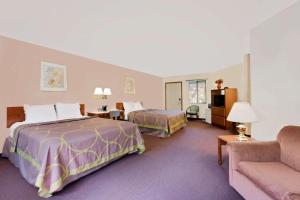 Deluxe Queen Suite - Non-Smoking room in Super 8 by Wyndham Keystone/Mt. Rushmore