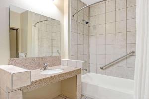 King Room - Non-Smoking room in Super 8 by Wyndham St. Louis Airport