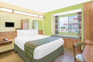 Microtel Inn & Suites by Wyndham TuscumbiaMuscle Shoals