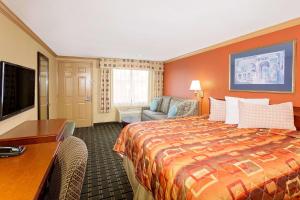 Knights Inn Port Charlotte - image 2