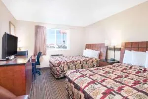 Knights Inn and Suites - Grand Forks - Grand Forks