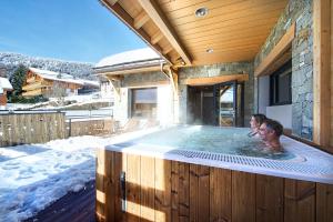 Hotels Hotel-Chalet Les Ecureuils Jardin, Piscine, Sauna : photos des chambres