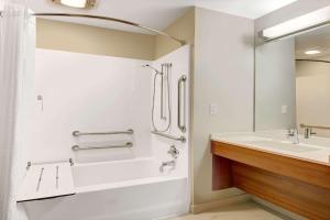 Queen Room with Two Queen Beds - Mobility Access/Non-Smoking room in Microtel Inn & Suites by Wyndham Philadelphia Airport Ridley Park