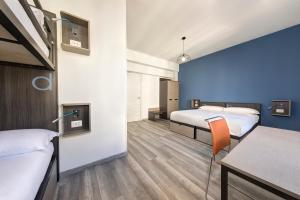 Single Bed in Mixed Dormitory Room