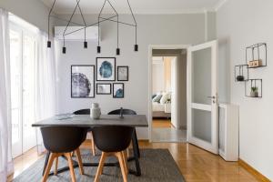 Acropolis Core Bright & Modern Apartment by UPSTREET