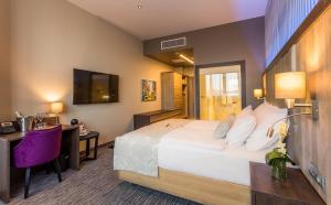 Executive Double or Twin Room room in Admiral Hotel