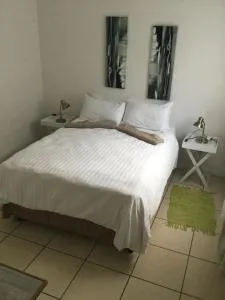 Self-catering Studio, Unit 3 on Krupp - Olympia