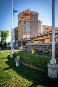 Monte Carlo Inn Barrie - Newly Renovated