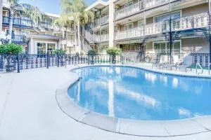 LA Plaza Apartments - Jefferson