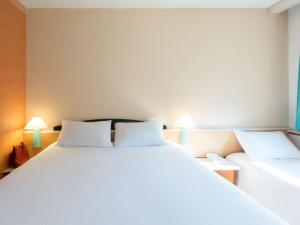 Hotels ibis Lyon Est Bron : Chambre Standard avec Lit Double et Lit Simple