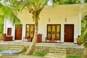 Lake Near Yala - Walagampattuwa