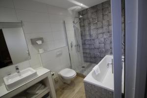 Hotels Hotel l'Aragon : Chambre Triple Confort