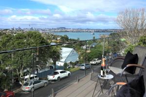 Luxury apartment on Auckland's North Shore with harbour views